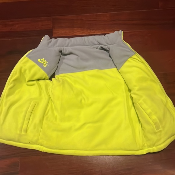 Boys Nike SB reversible vest. Size 10-12 - Picture 2 of 3